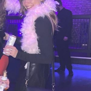 ❤️Super cute never worn before 2 pink feather boa